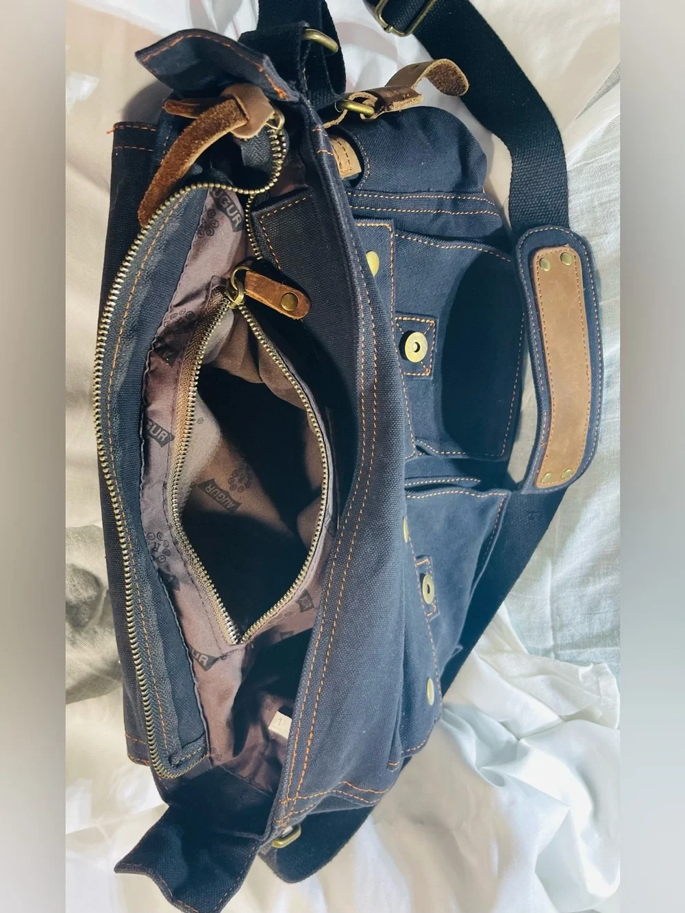 PRISTINE Augur Strauss & Co - Jet Black Canvas & Leather Messenger Bag
